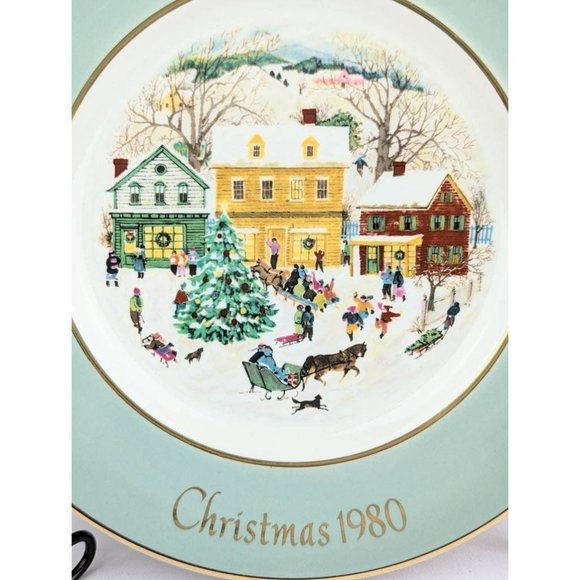 Vtg 1980 Christmas Porcelain Avon Collectible Plate Gold Trim Wedgwood England - Picture 5 of 8